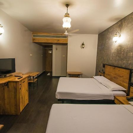 Infiniti Hotel And Spa Indore Exterior foto