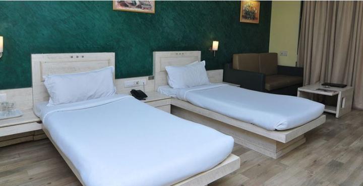 Infiniti Hotel And Spa Indore Exterior foto