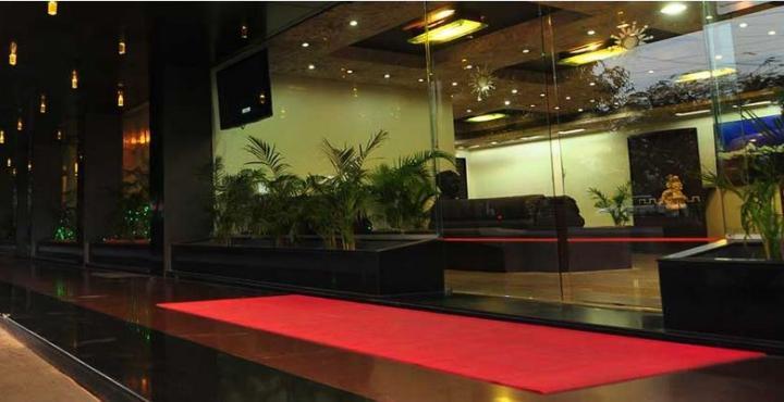 Infiniti Hotel And Spa Indore Exterior foto