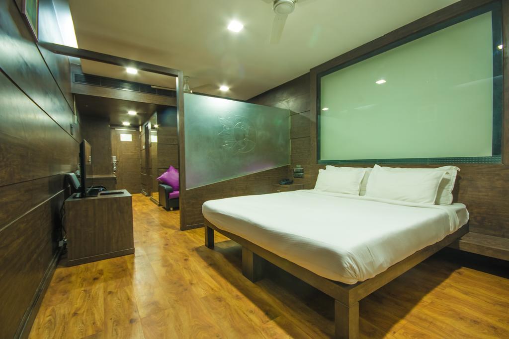 Infiniti Hotel And Spa Indore Exterior foto