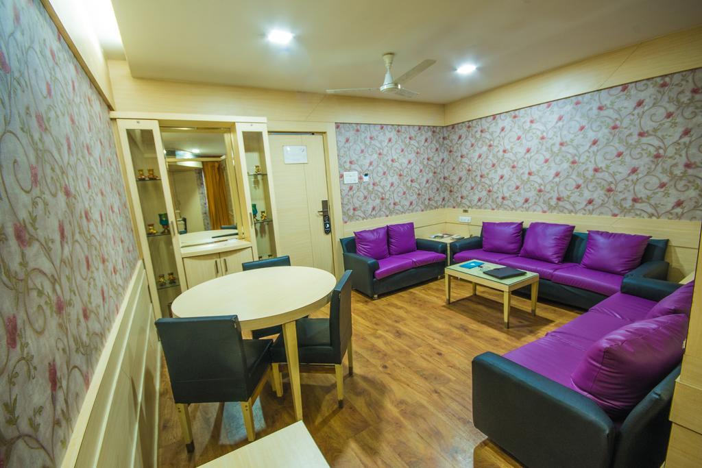 Infiniti Hotel And Spa Indore Exterior foto