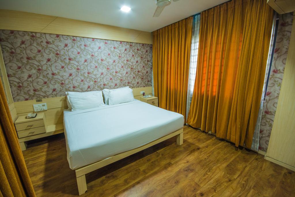 Infiniti Hotel And Spa Indore Exterior foto