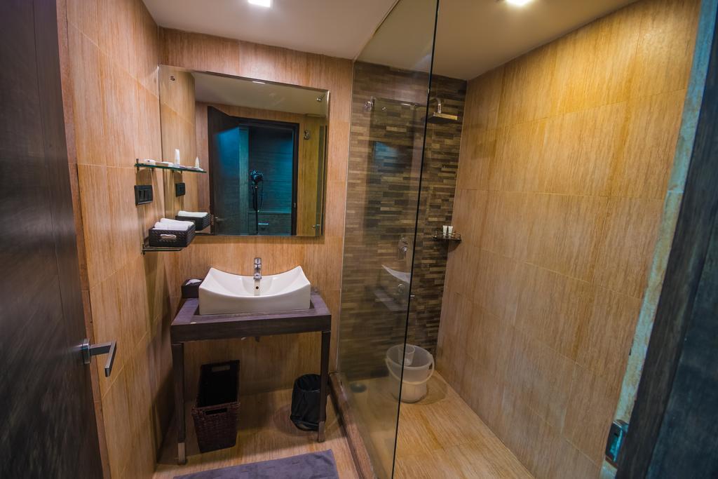 Infiniti Hotel And Spa Indore Exterior foto