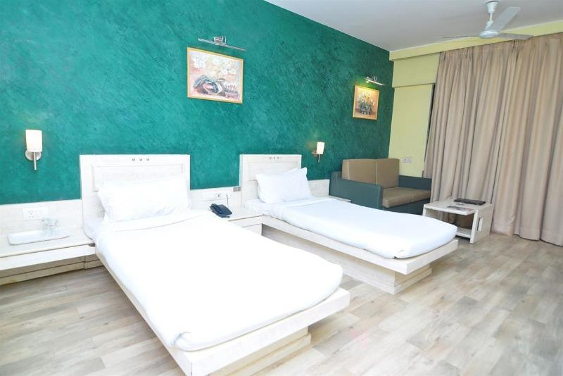 Infiniti Hotel And Spa Indore Exterior foto
